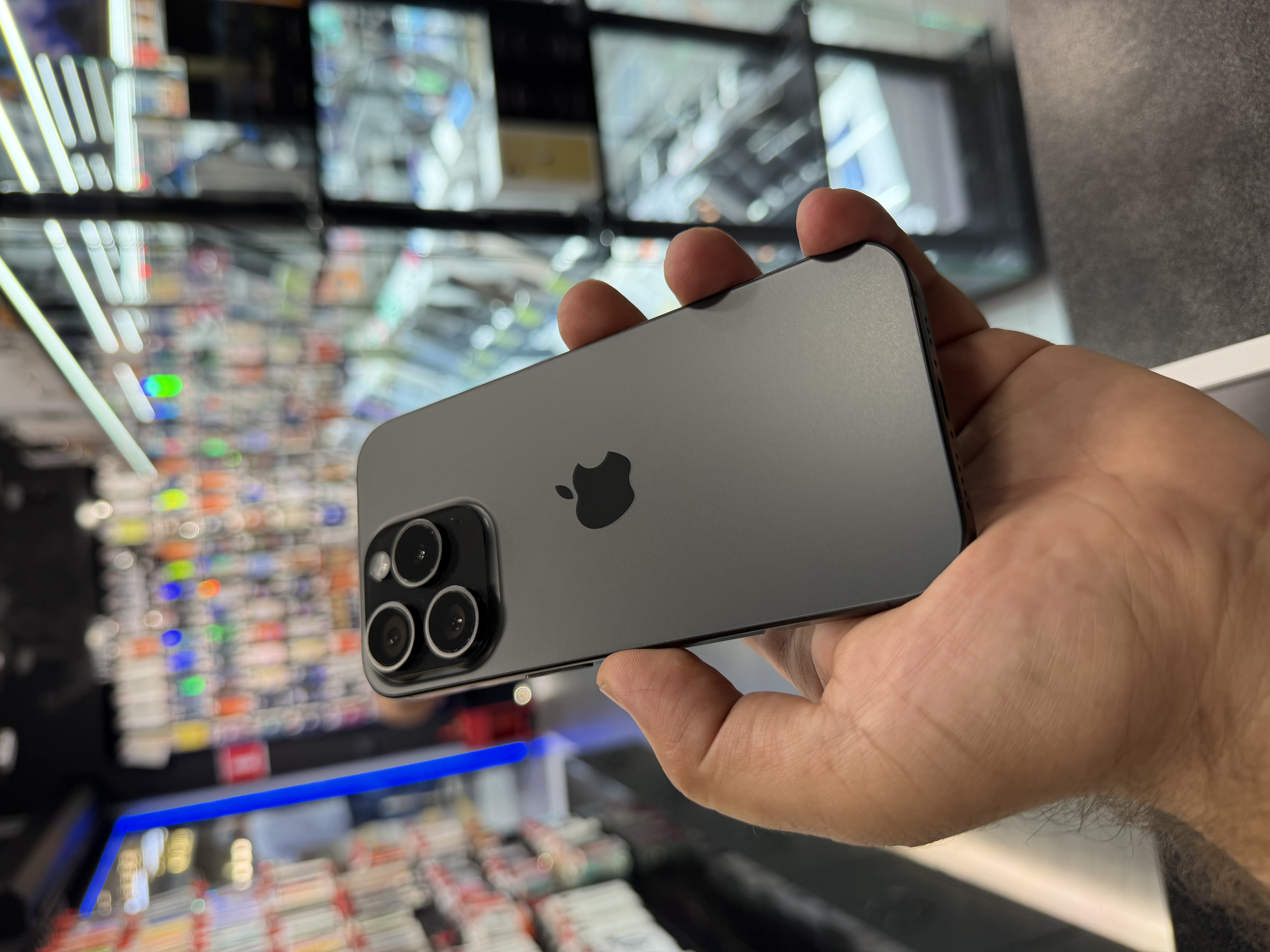Б/У Смартфон Apple iPhone 15 Pro 256Gb Black Titanium