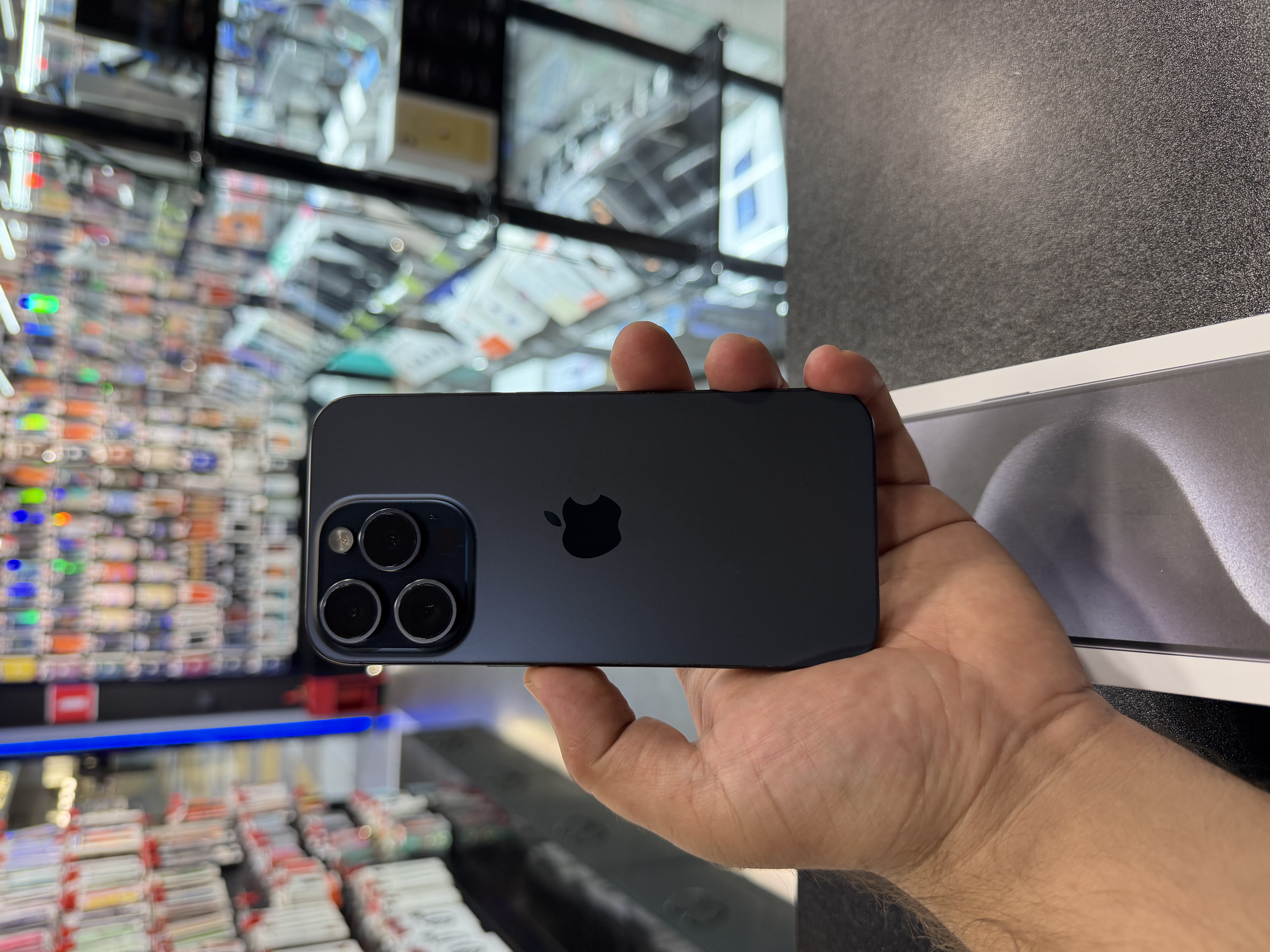 Б/У Смартфон Apple iPhone 15 Pro 256Gb Blue Titanium