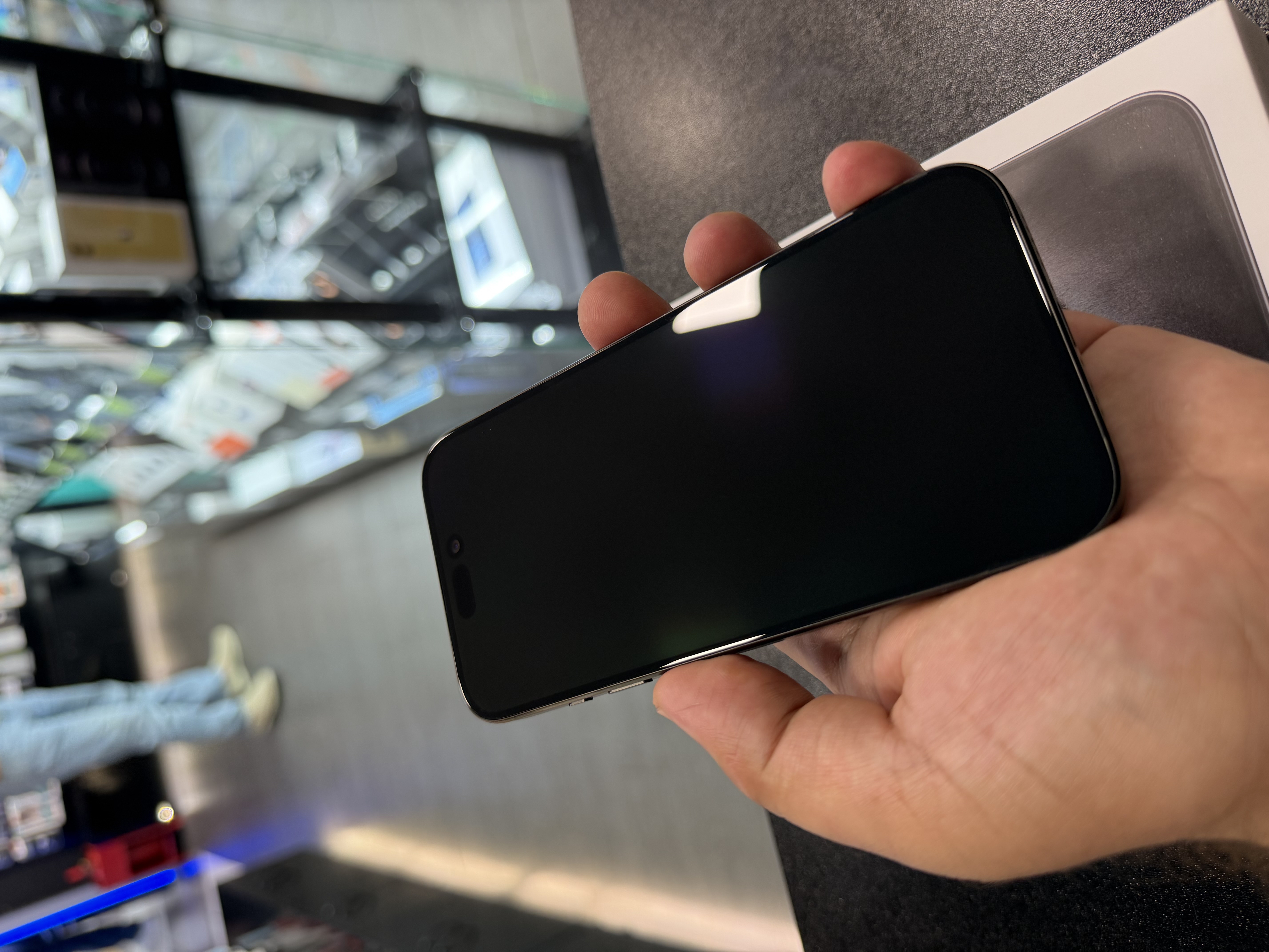 Б/У Смартфон Apple iPhone 15 Pro 256Gb Black Titanium
