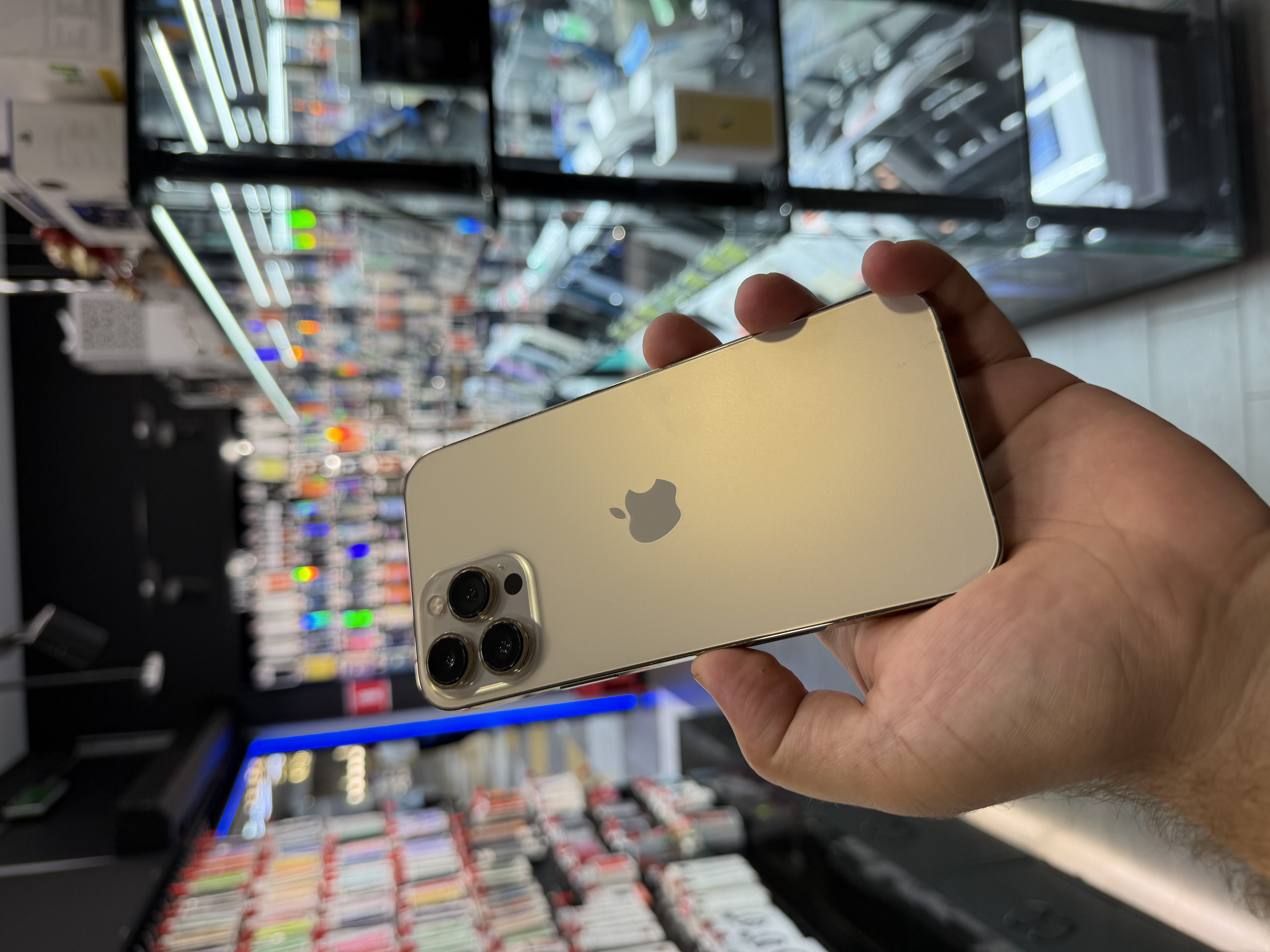 Б/У Смартфон Apple iPhone 13 Pro Max 128Gb Gold